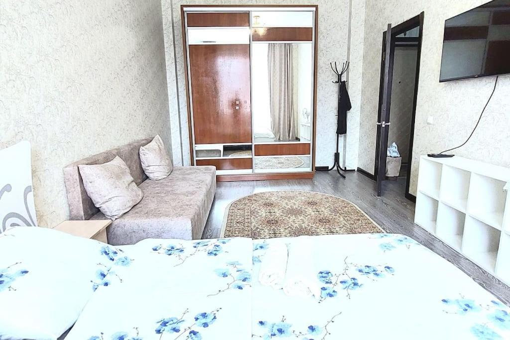 Аэропорт 15 Минут Экспо Бульвар Apartman Asztana Kültér fotó